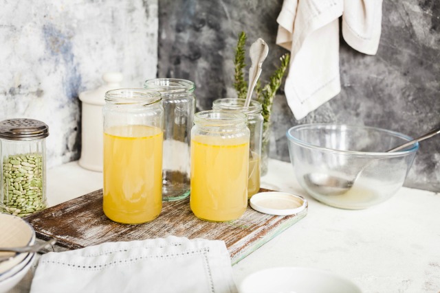 make your own vegetable stock for free from scraps