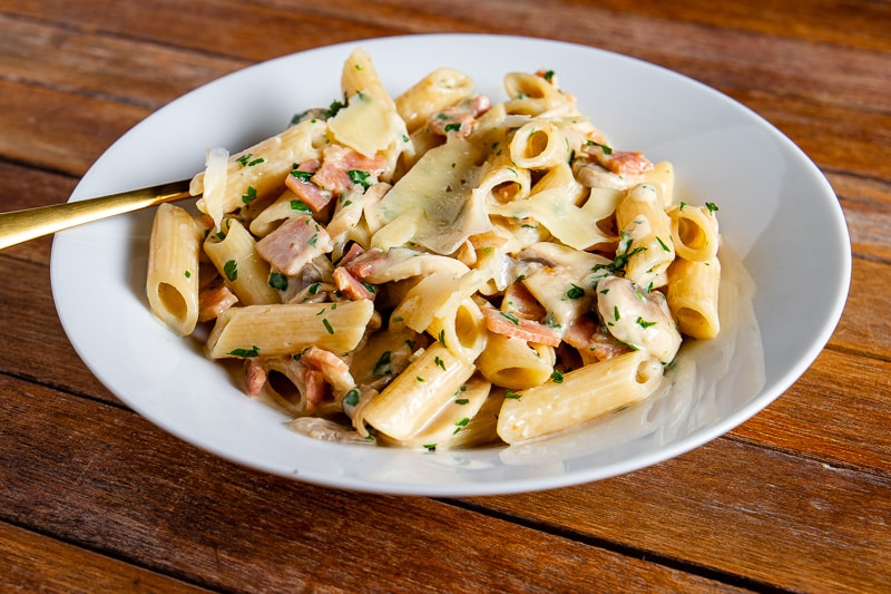 creamy bacon and mushroom carbonara