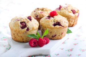 berry sour cream cakes