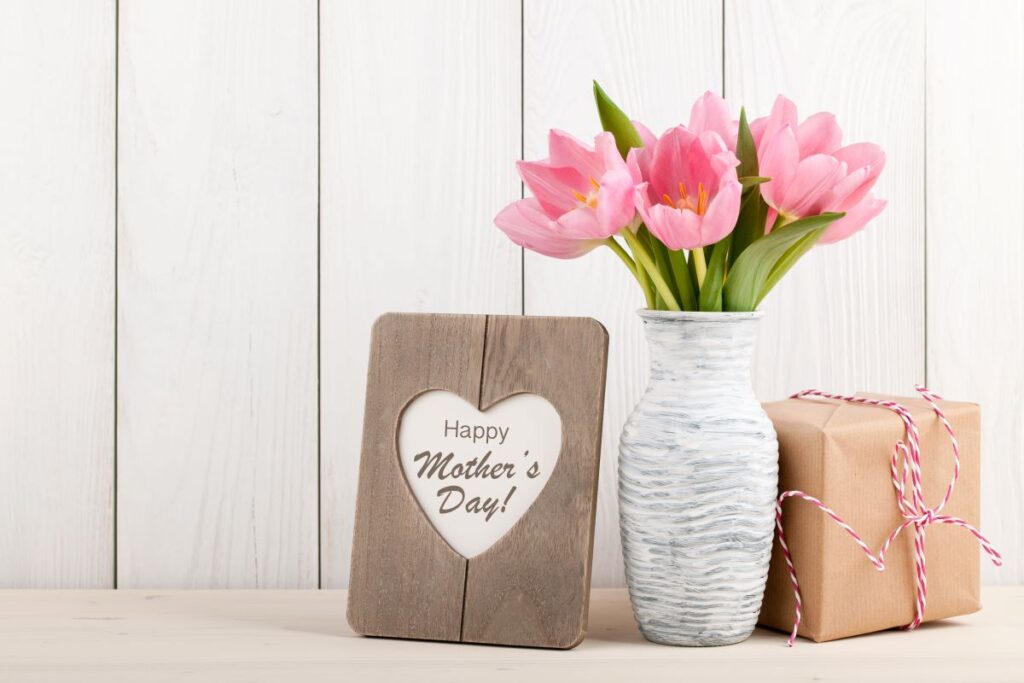 mothers day plaque with vase of flowers and wrapped gift