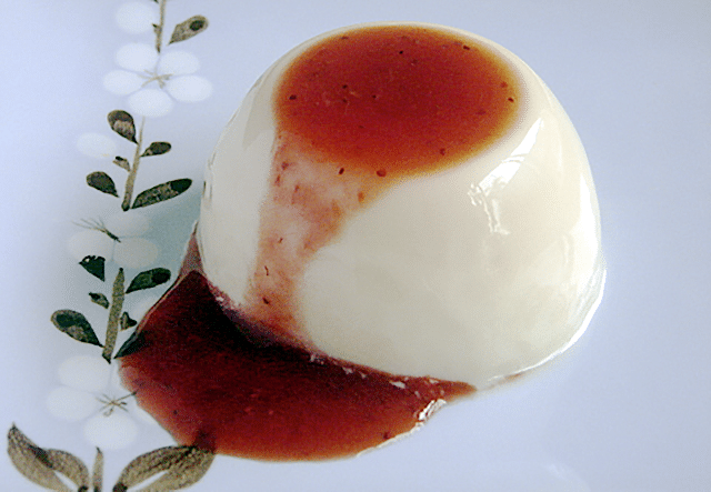 vanilla maple milk puddings with strawberry sauce