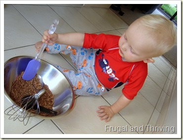 Quick, easy and cheap sensory activity with lentils, rainy day toddler activities, Frugal and Thriving