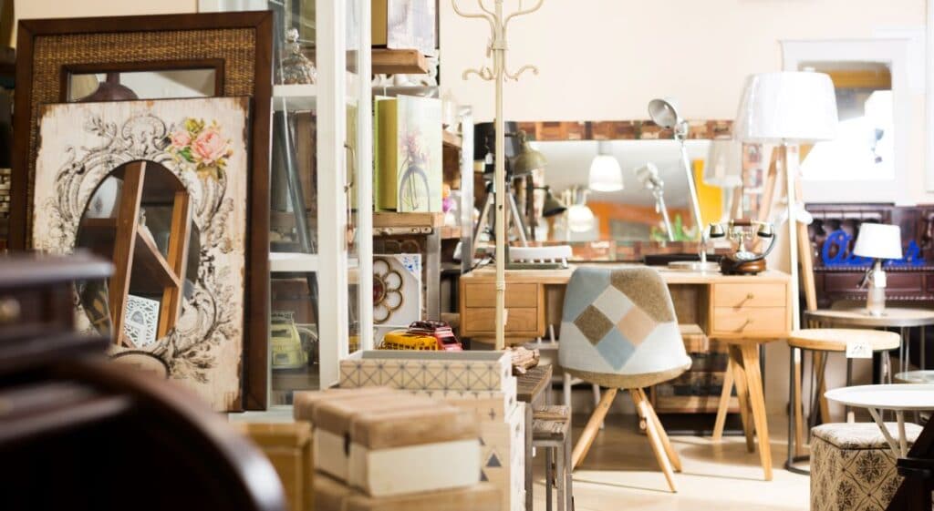 second hand goods/charity store