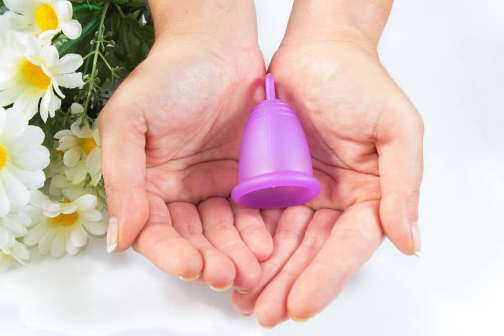 how to use a menstrual cup