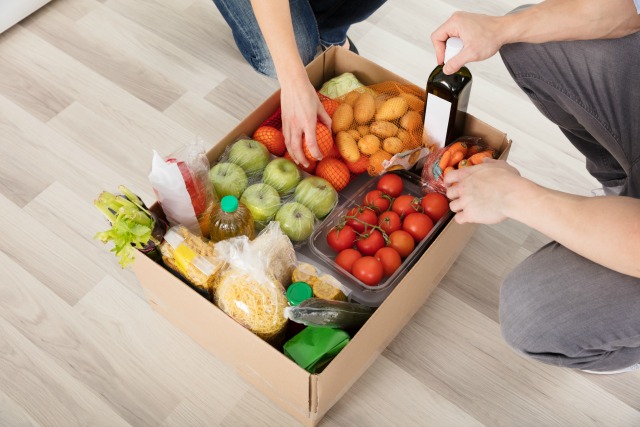 The Pros and Cons of Buying Groceries Online and Tips to Save Money