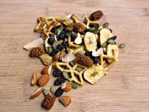 easy trail mix for lunchbox snacks