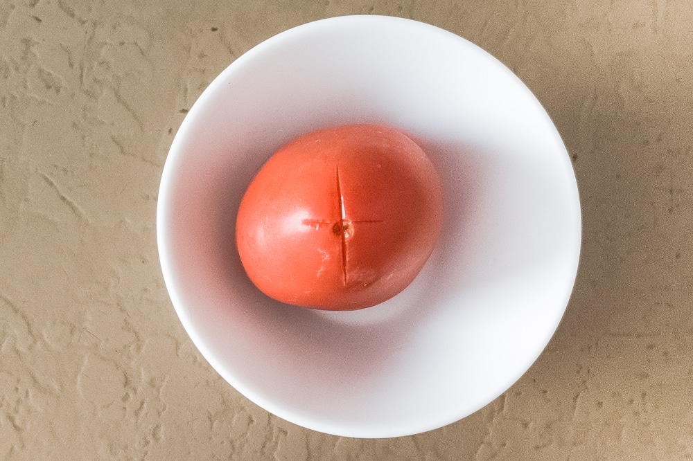 peeling tomatos