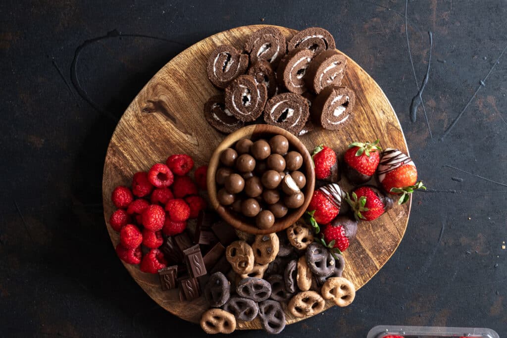 dessert platter, placing smaller items, fruit