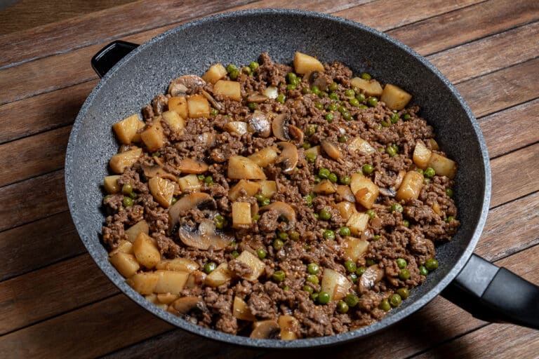one pot ground beef stroganoff with potatoes